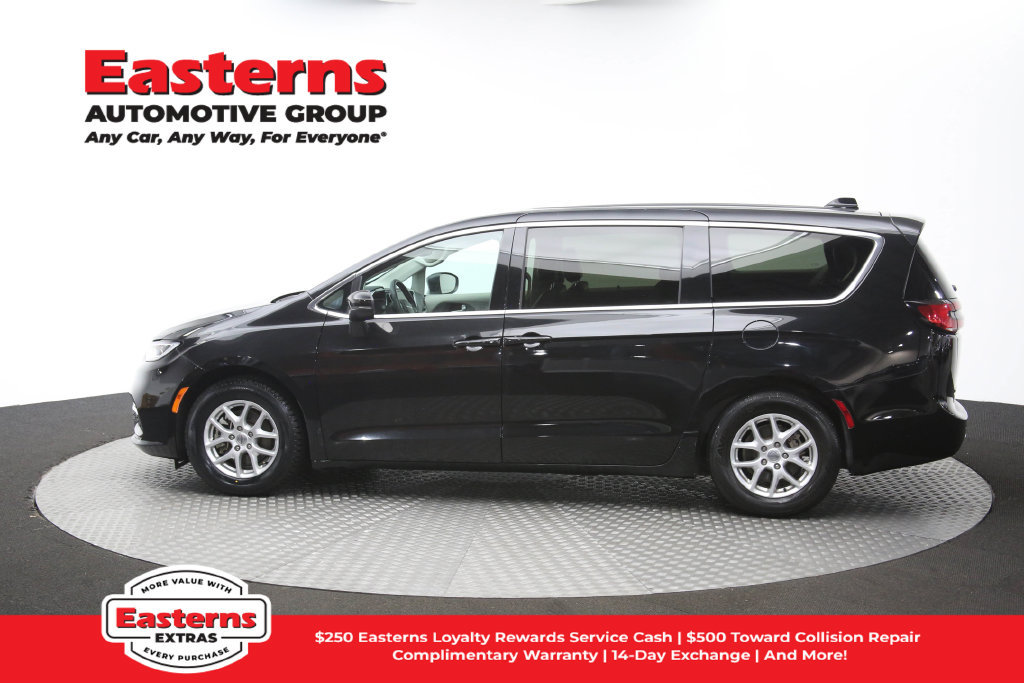 Used 2023 Chrysler Pacifica Touring-L FWD image 63