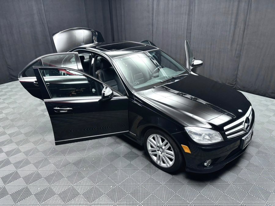 Used 2009 Mercedes-Benz C 300 Sport image 19