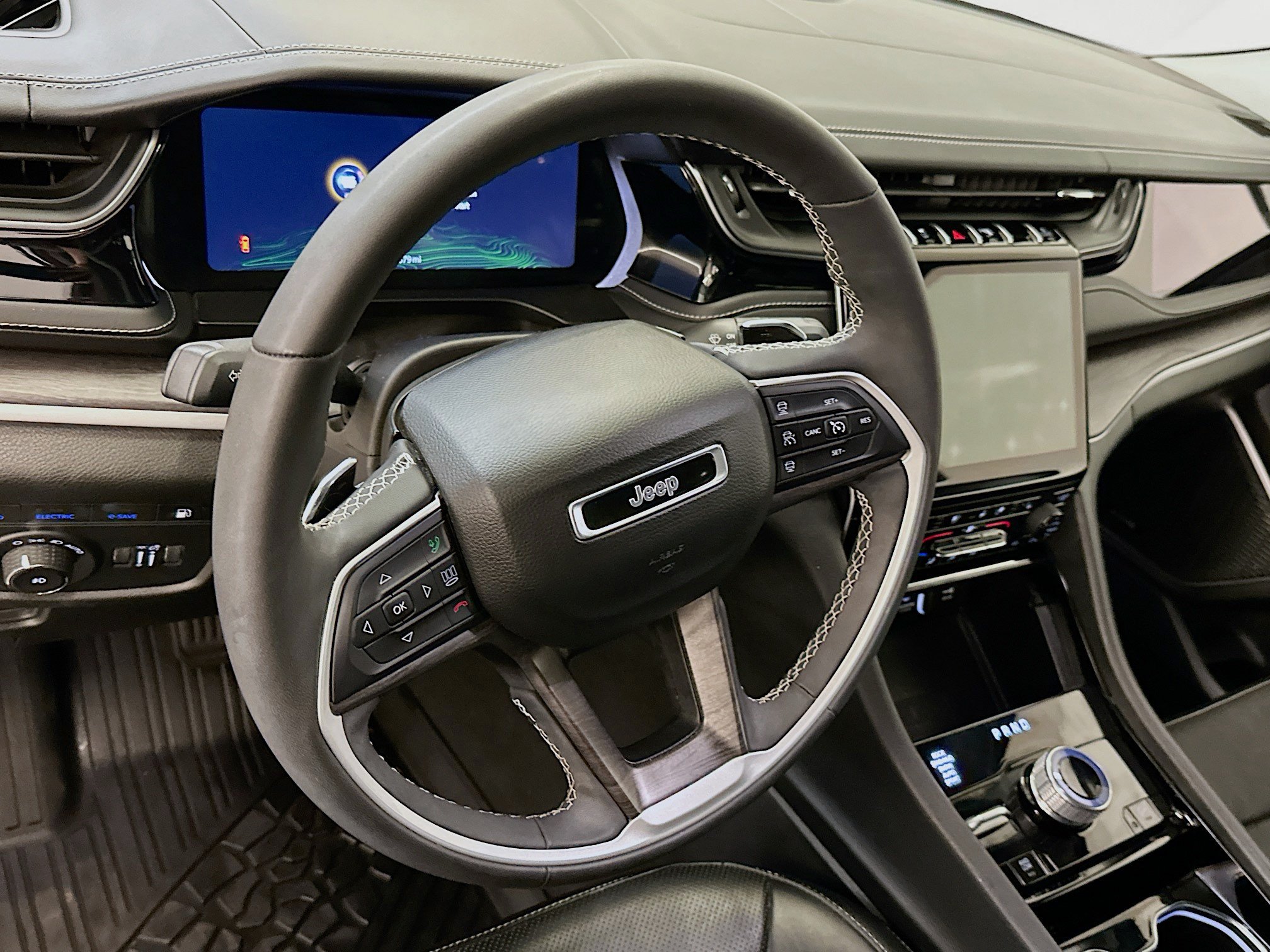 Used 2022 Jeep Grand Cherokee Limited 4xe w/ Luxury Tech Group II AWD/4WD image 18