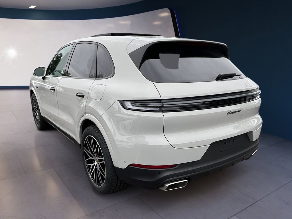 Used 2024 Porsche Cayenne image 3
