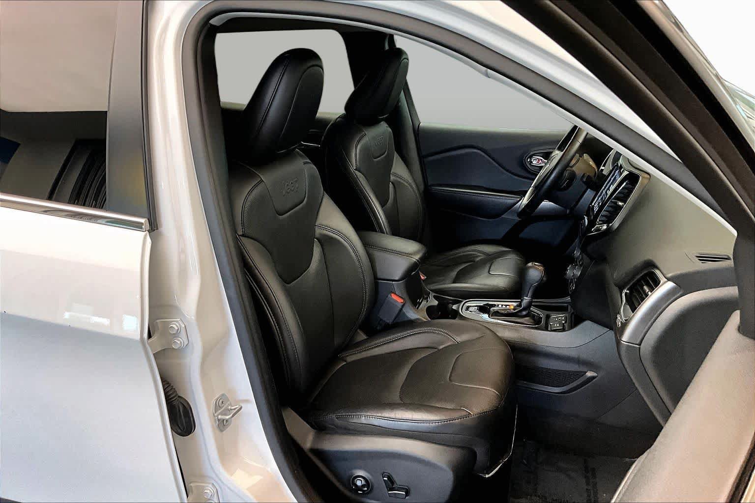 Used 2020 Jeep Cherokee Limited FWD image 9