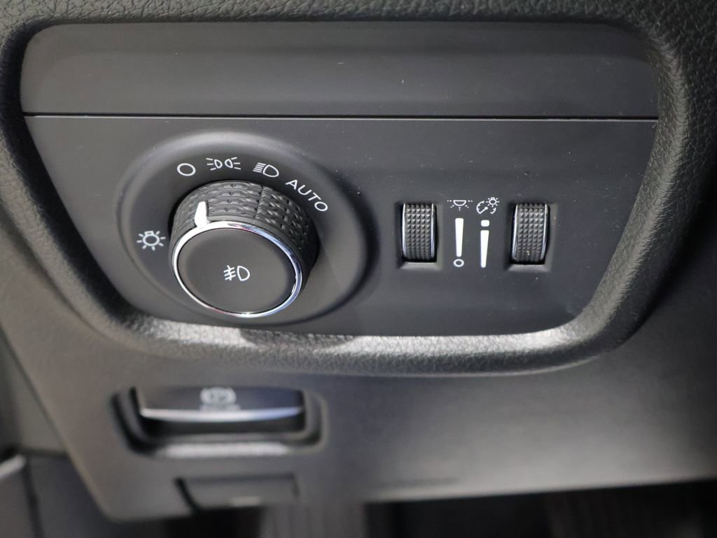 Used 2022 Jeep Grand Cherokee L Limited image 35