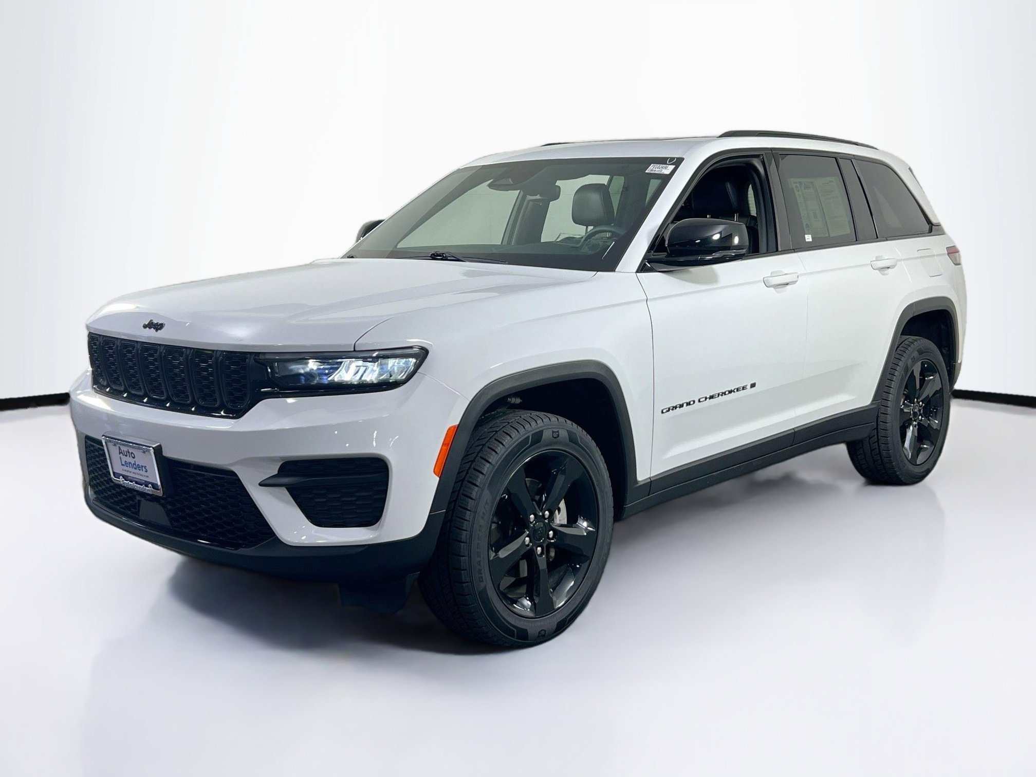 Used 2023 Jeep Grand Cherokee Altitude image 1