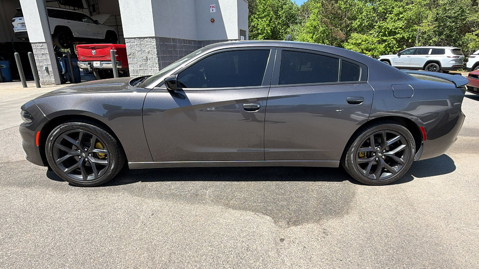 Used 2022 Dodge Charger SXT w/ Blacktop Package image 11