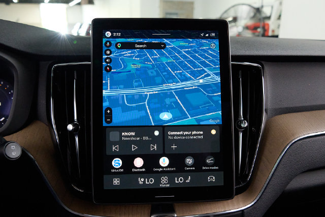 Certified 2026 Volvo XC60 B5 Plus AWD/4WD image 16