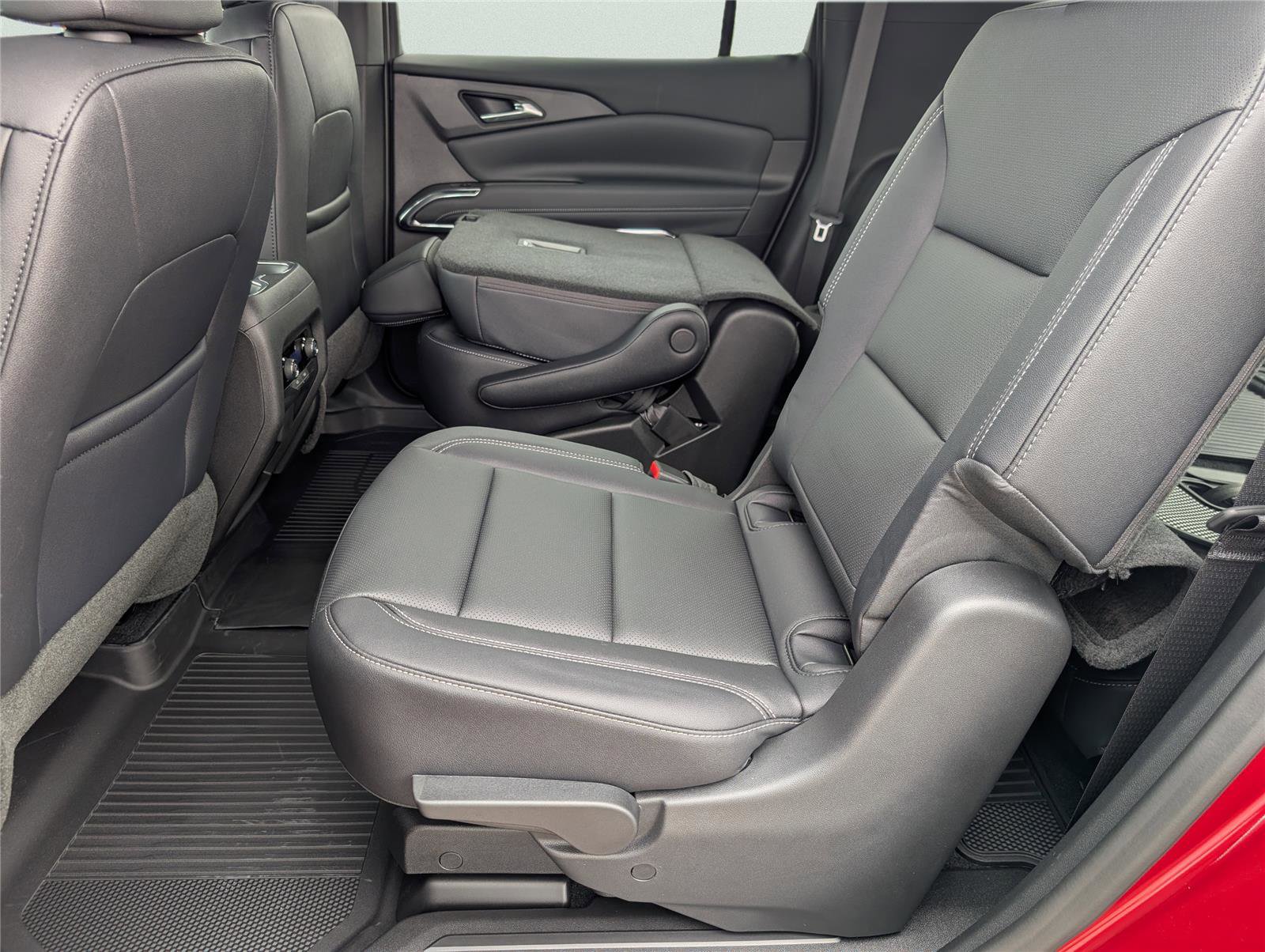 New 2026 Chevrolet Traverse LT w/ Sun and Wheel Package image 18