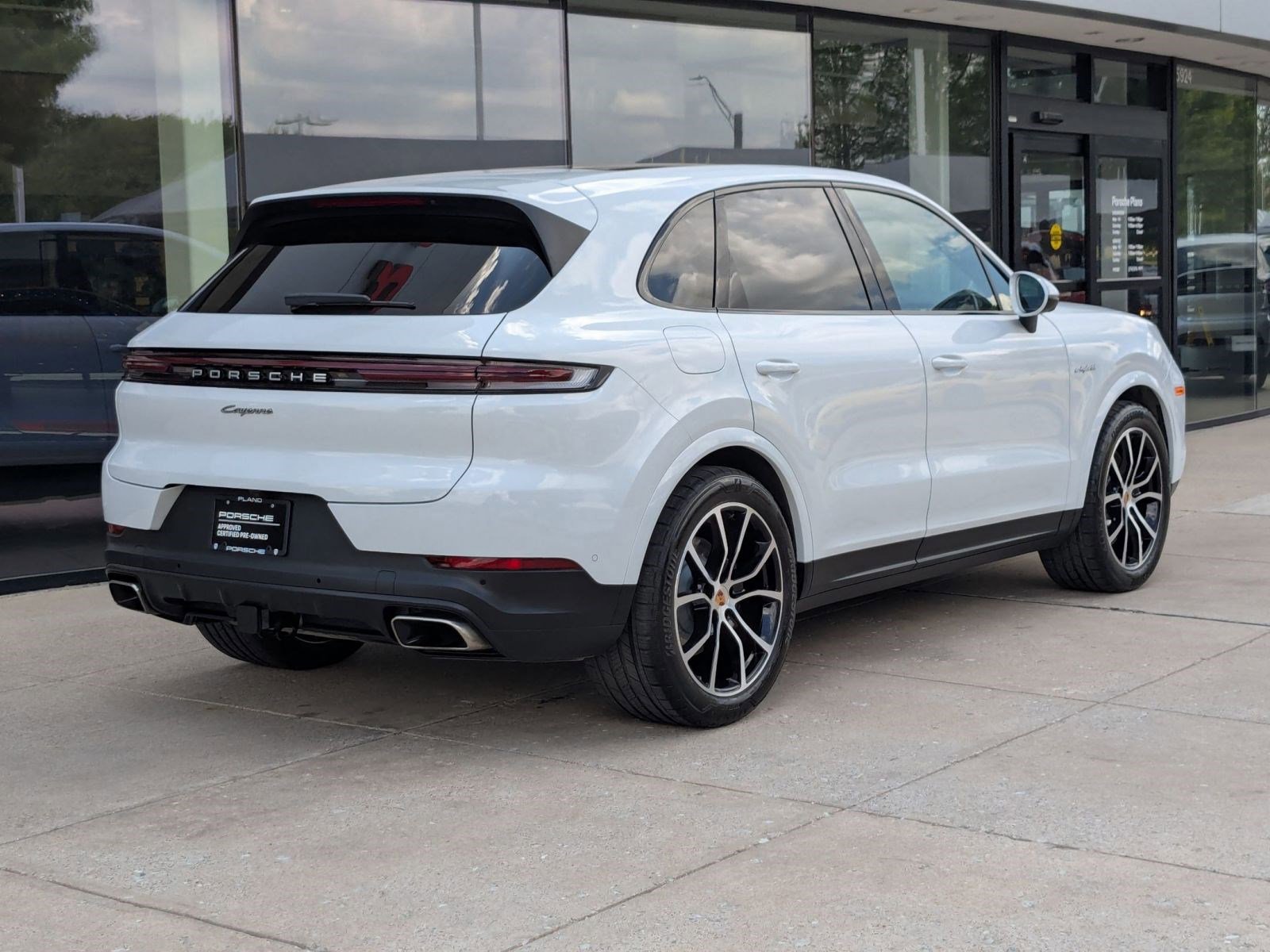Certified 2025 Porsche Cayenne E-Hybrid image 9