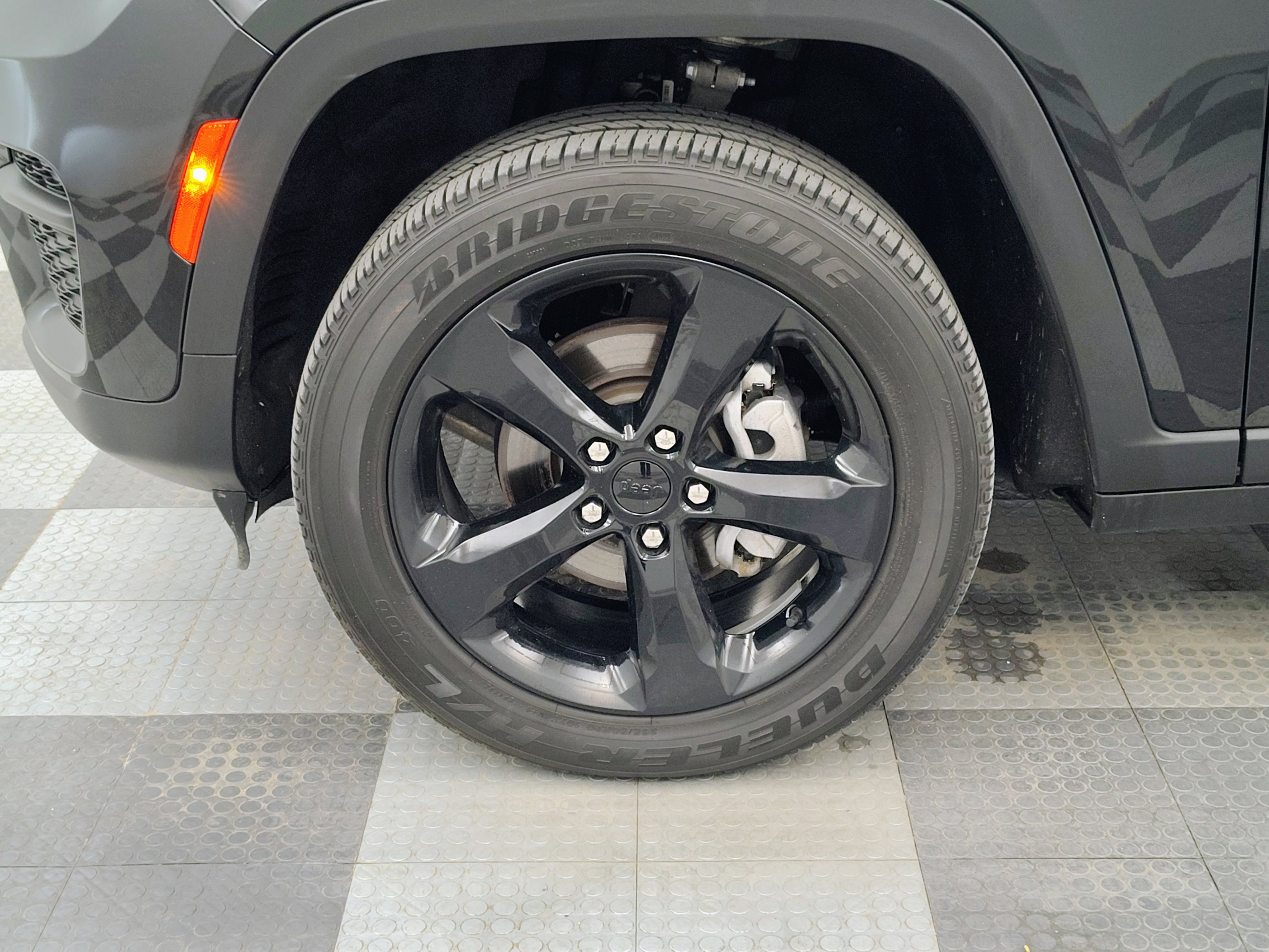 Used 2023 Jeep Grand Cherokee Altitude AWD/4WD image 14