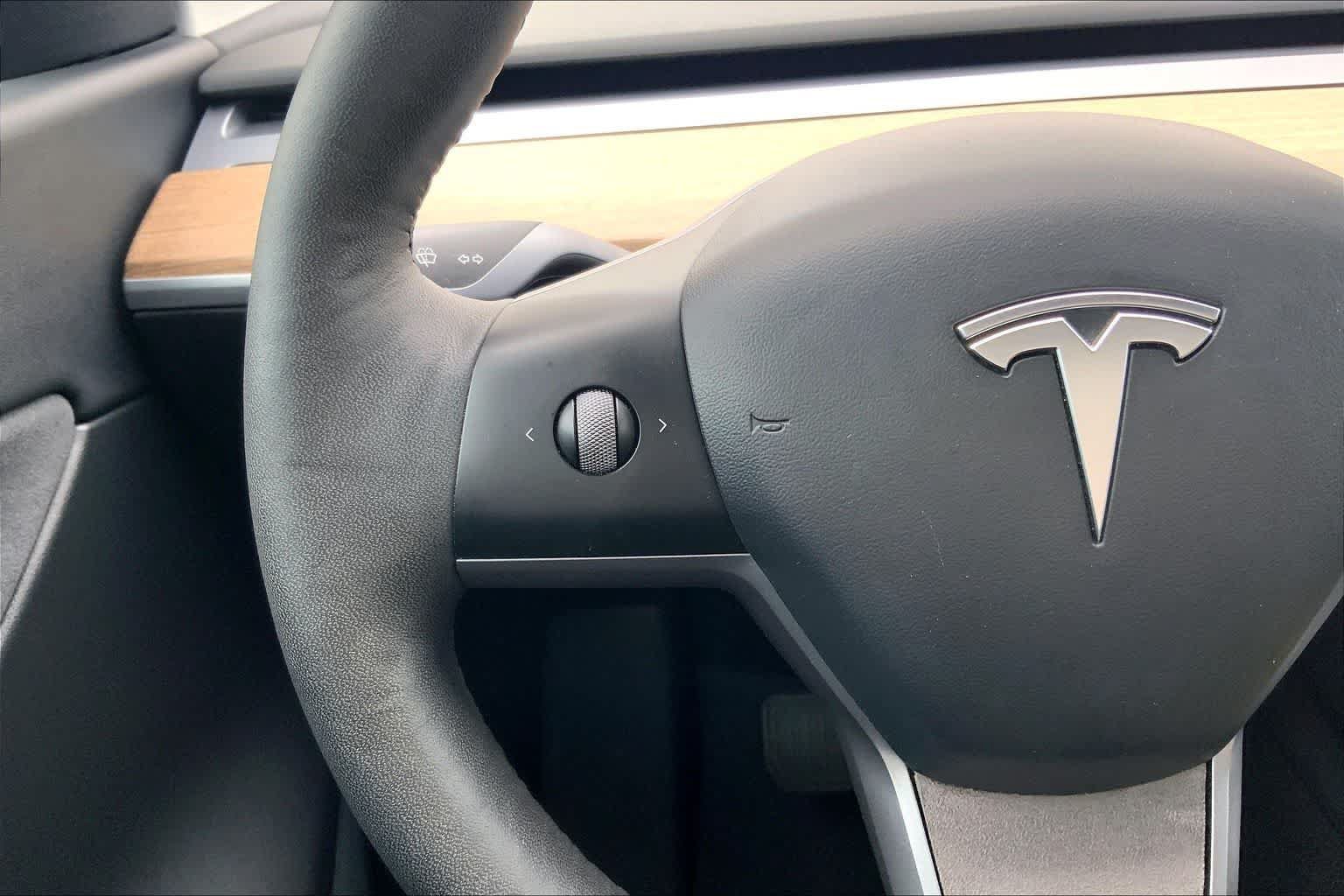 Used 2022 Tesla Model Y Long Range AWD/4WD image 24