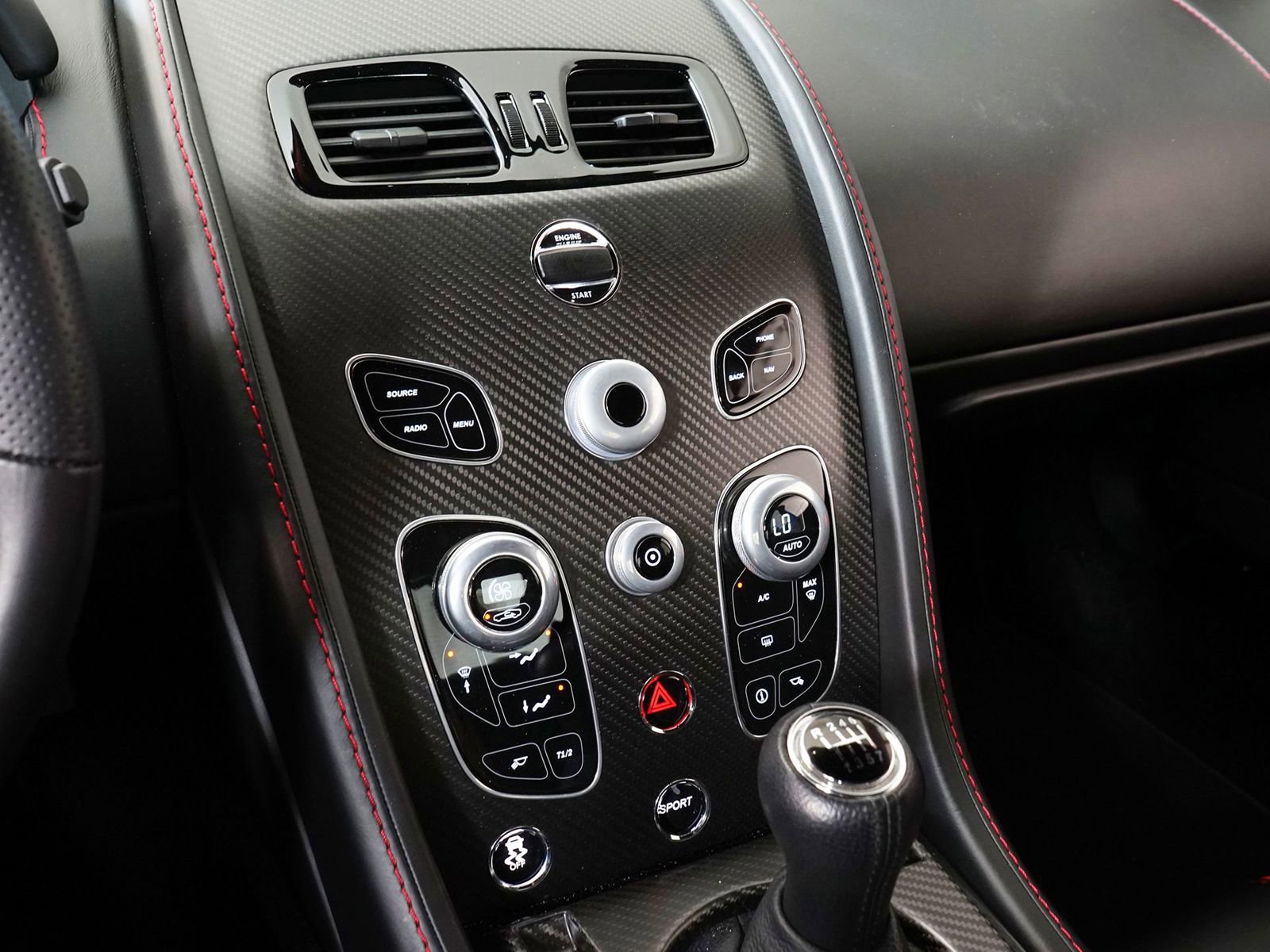 Used 2017 Aston Martin V12 Vantage S image 19