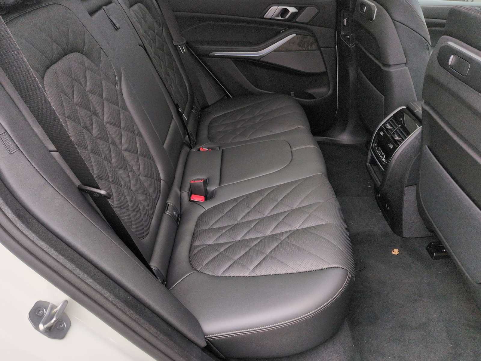 Used 2026 BMW X5 xDrive50e w/ M Sport Package AWD/4WD image 22