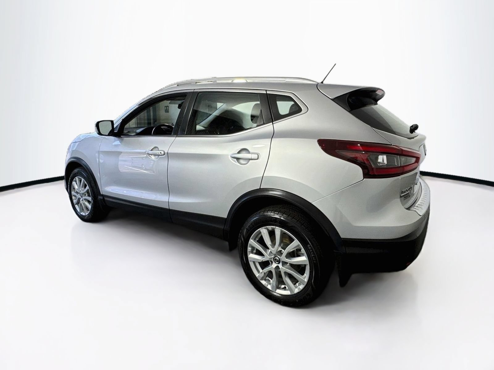 Used 2022 Nissan Rogue Sport SV AWD/4WD image 5
