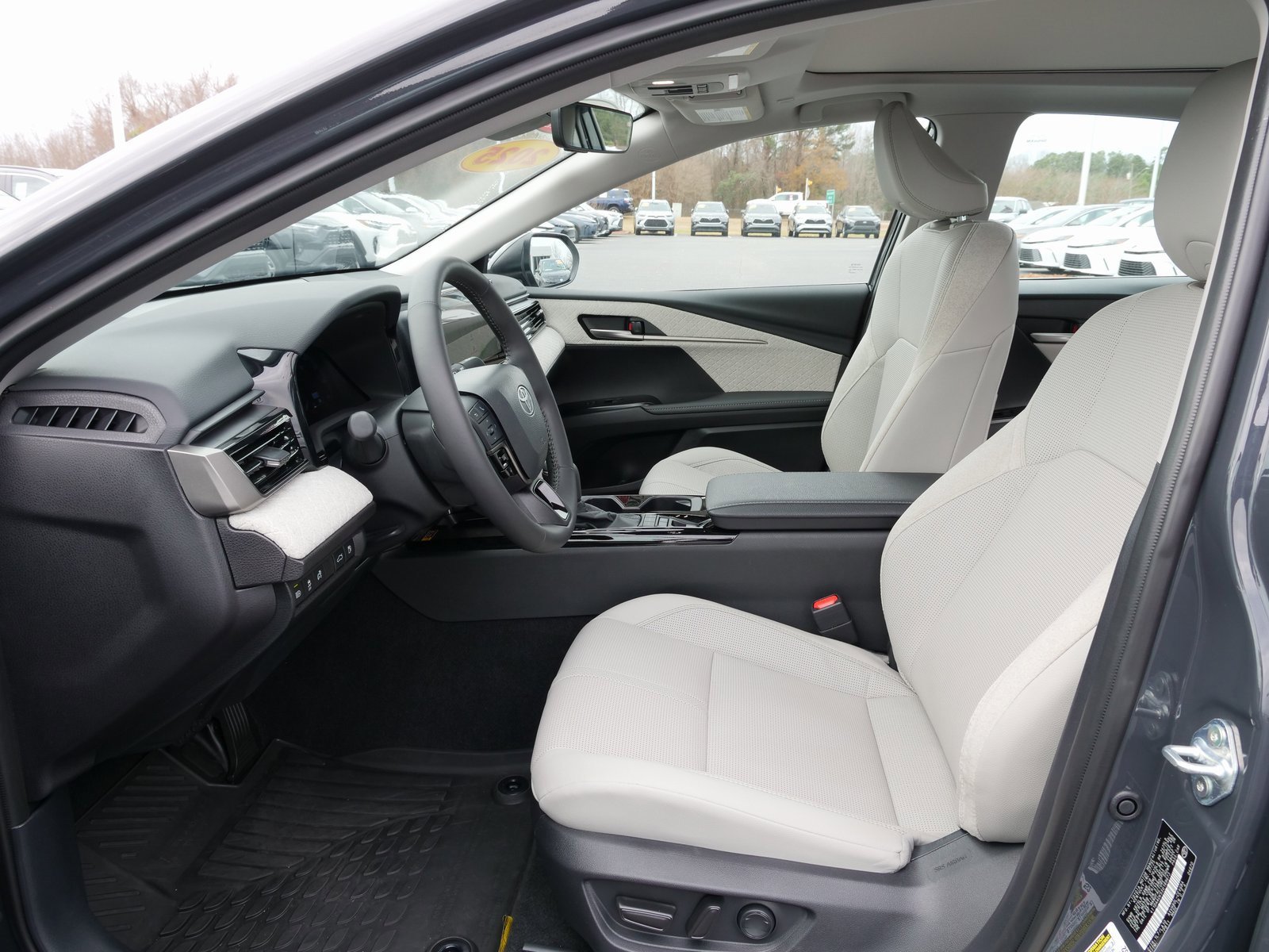 Used 2025 Toyota Camry XLE image 17