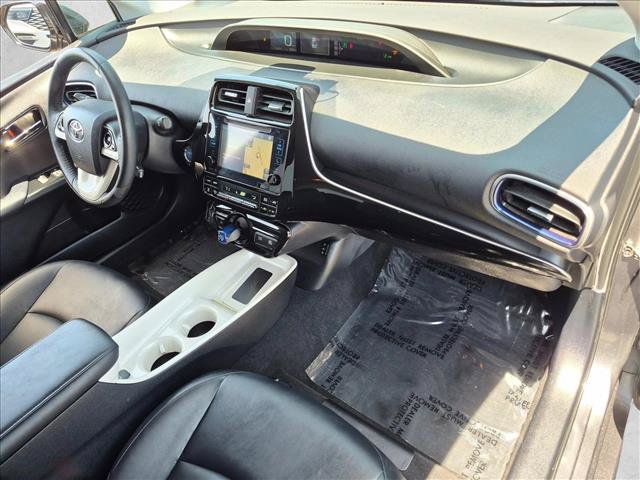 Used 2017 Toyota Prius Four Touring w/ Preferred Accessory Package FWD image 18