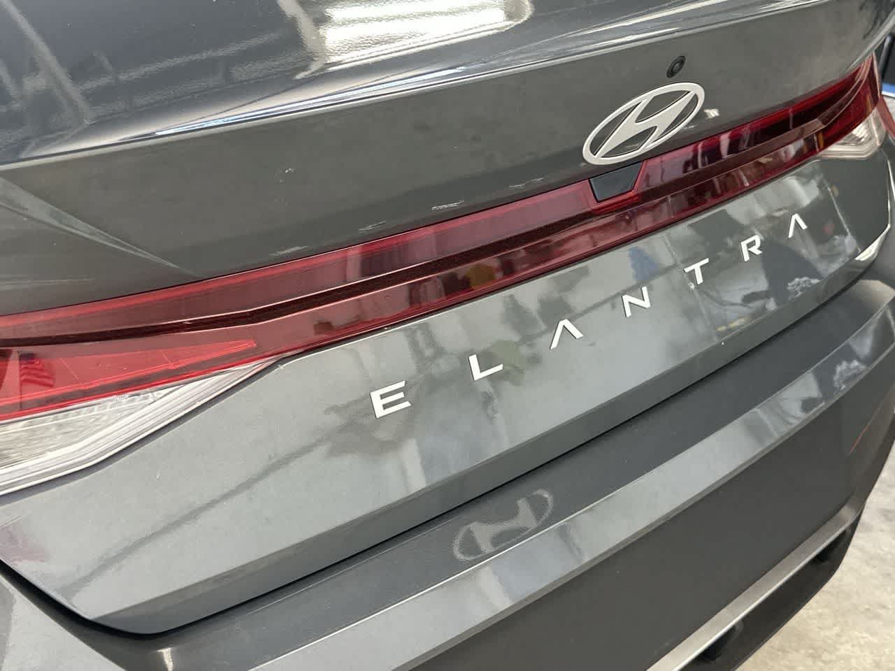 Used 2026 Hyundai Elantra SE FWD image 10