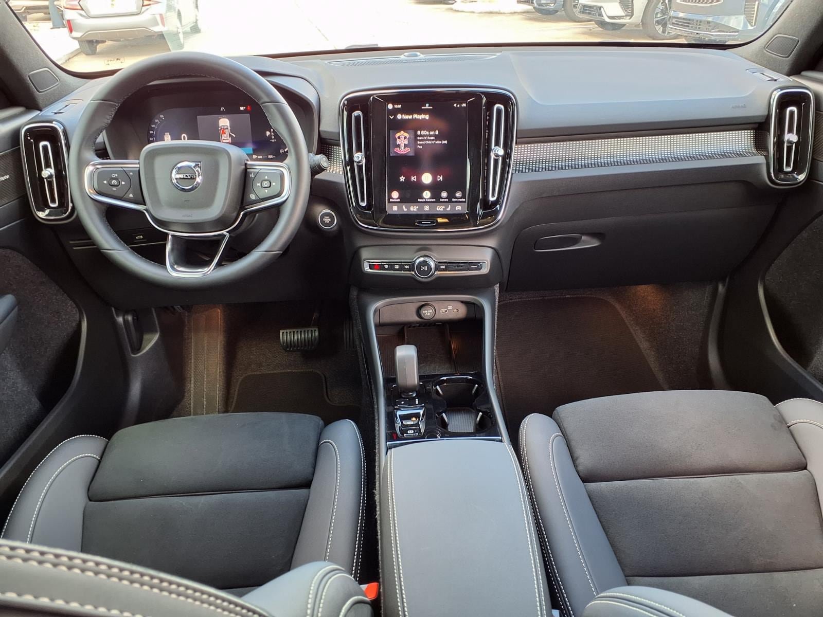 Certified 2025 Volvo XC40 B5 Ultra AWD/4WD image 17