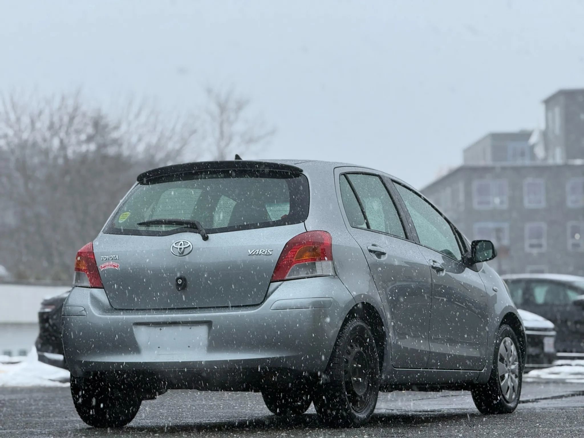 Used 2010 Toyota Yaris 4-Door Hatchback image 8