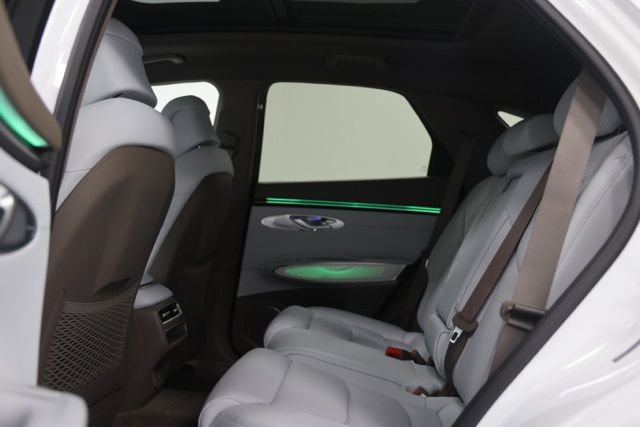 New 2026 Genesis GV70 2.5T Advanced w/ G1 Accessory Package AWD/4WD image 36