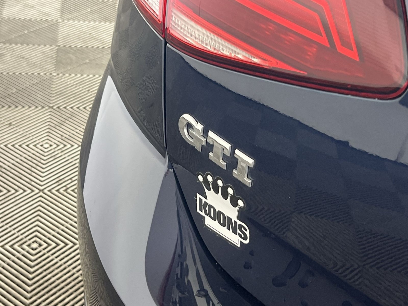 Used 2018 Volkswagen GTI S FWD image 28