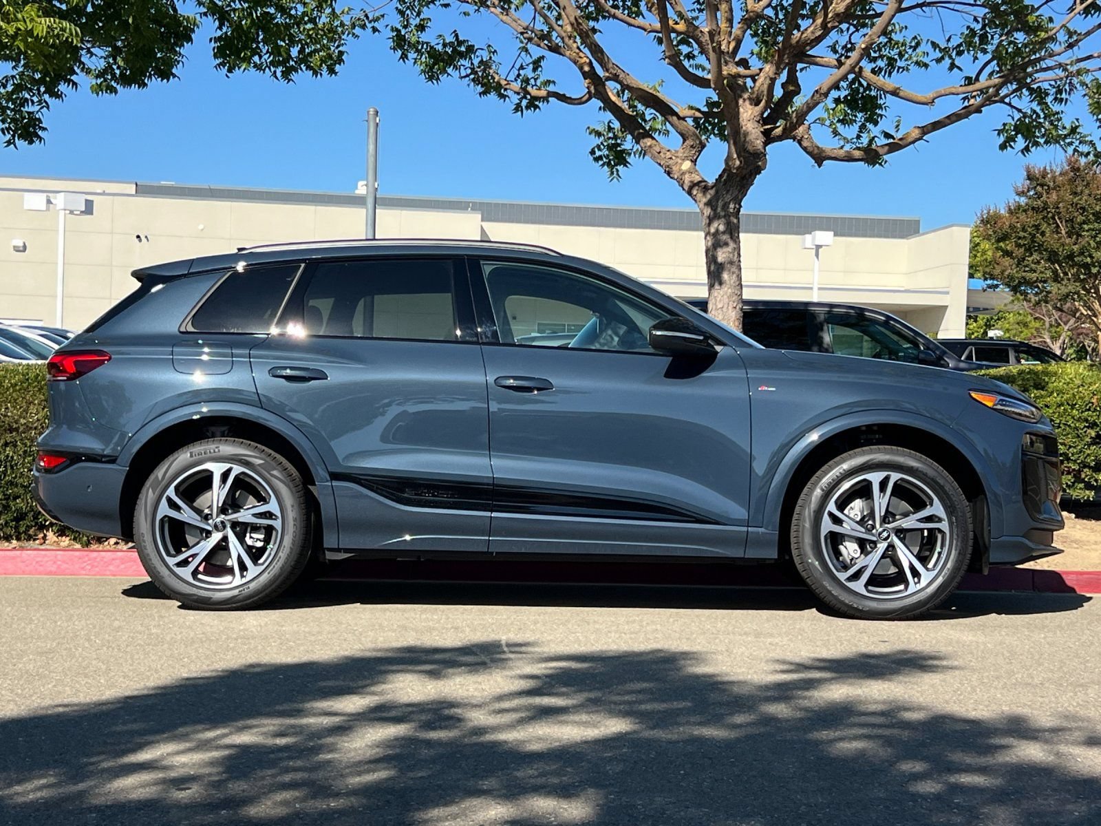 New 2027 Audi Q6 e-tron Premium Plus AWD/4WD image 7