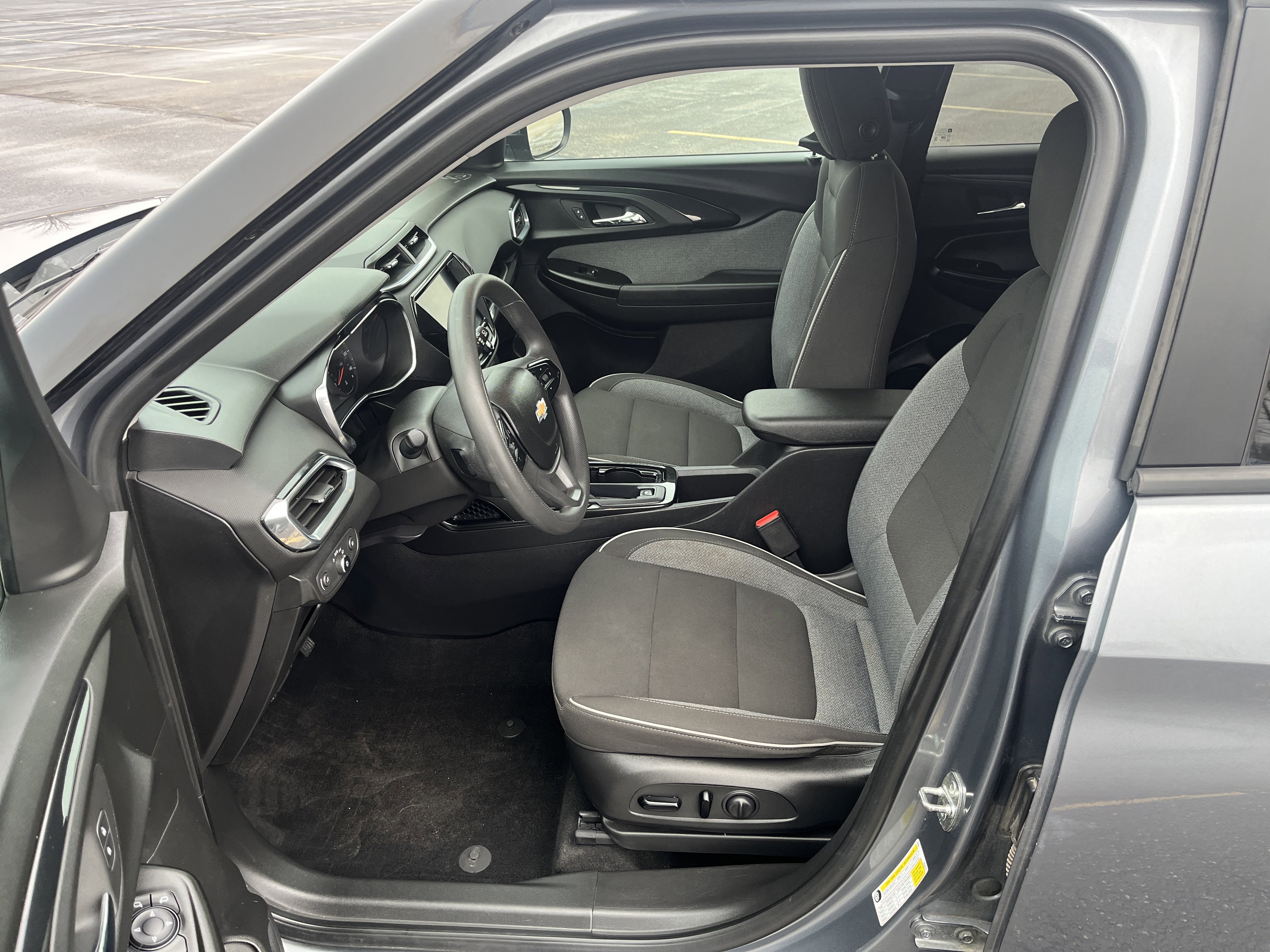 Used 2022 Chevrolet TrailBlazer LT w/ Convenience Package image 9