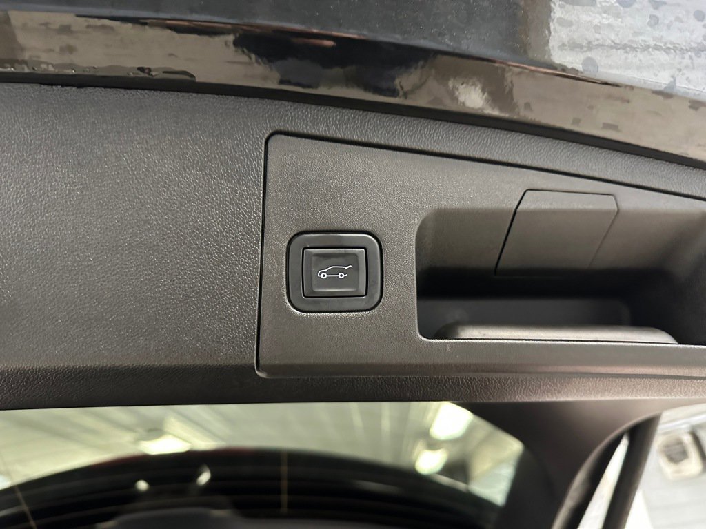 Certified 2022 Cadillac XT4 Premium Luxury w/ Enhanced Visibility Package image 29