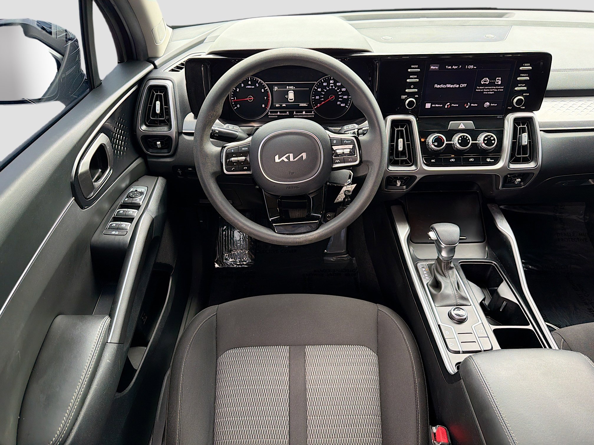 Used 2023 Kia Sorento LX image 16