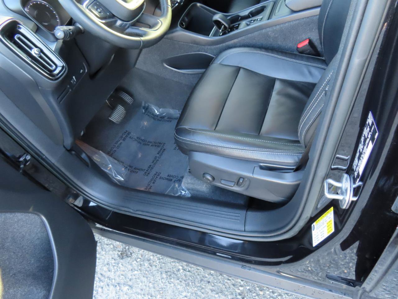 Used 2022 Volvo XC40 T5 Momentum image 7