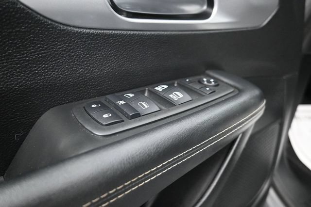 Used 2023 Chrysler Pacifica Touring-L w/ S Appearance Package FWD image 14