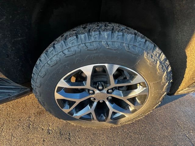 Used 2022 GMC Yukon SLE w/ Gmc Pro Safety Plus Package image 12