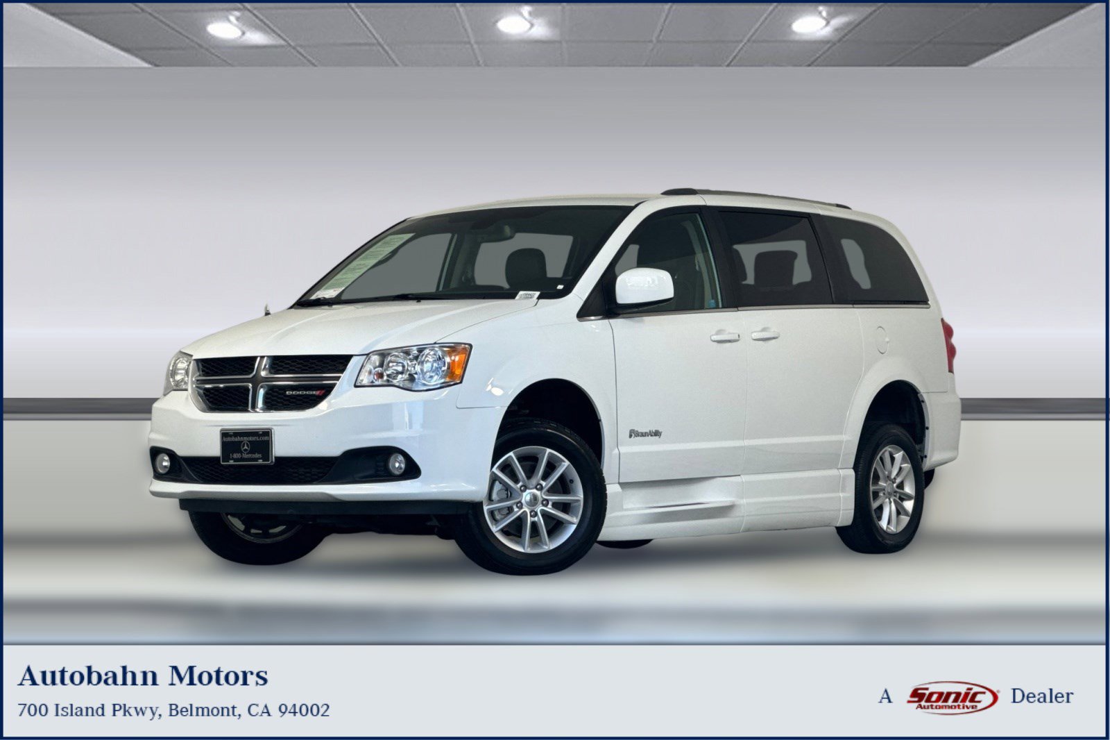 Used 2019 Dodge Grand Caravan SXT image 1