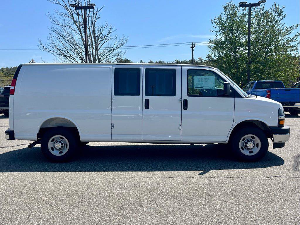 New 2026 Chevrolet Express 2500 Extended w/ Driver Convenience Package RWD image 7