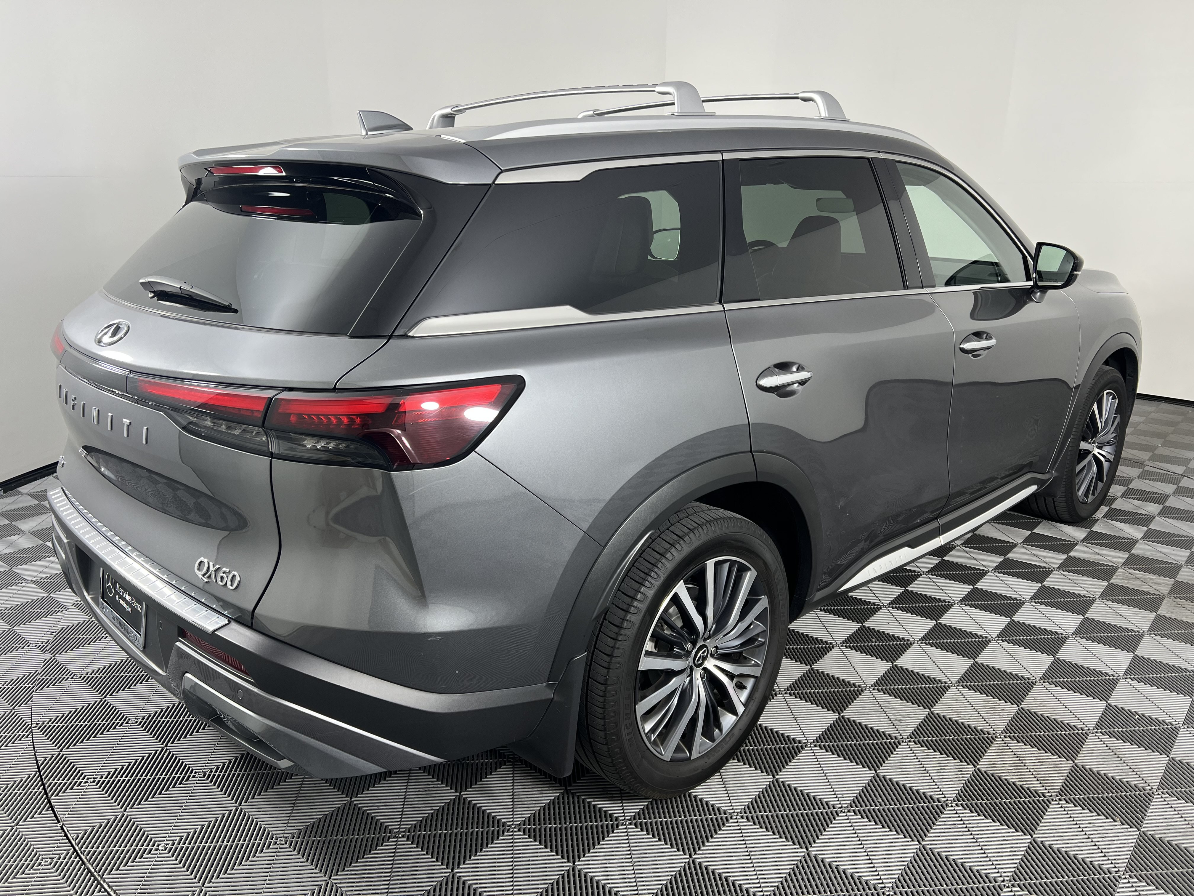 Used 2023 INFINITI QX60 Sensory w/ Cargo Package AWD/4WD image 13