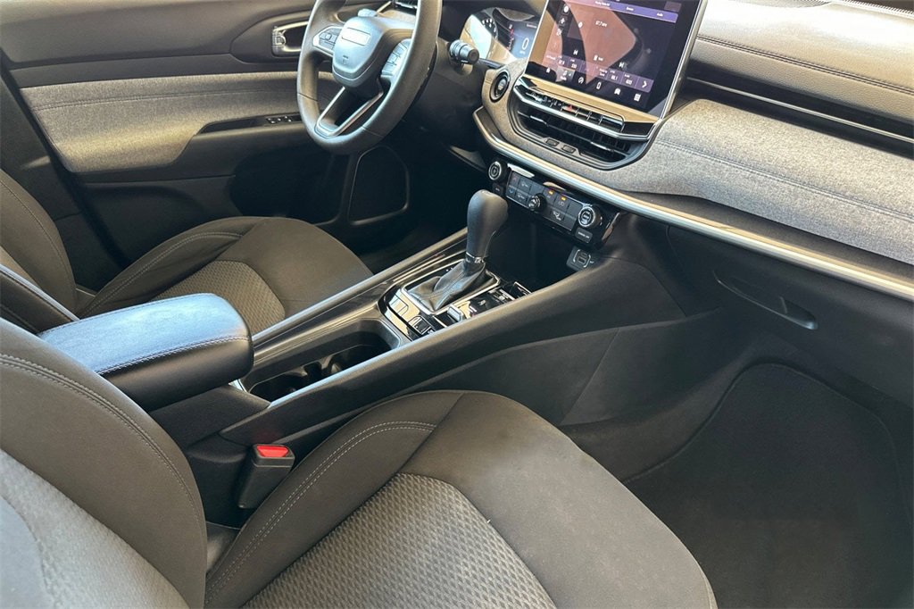 Used 2023 Jeep Compass Sport image 15