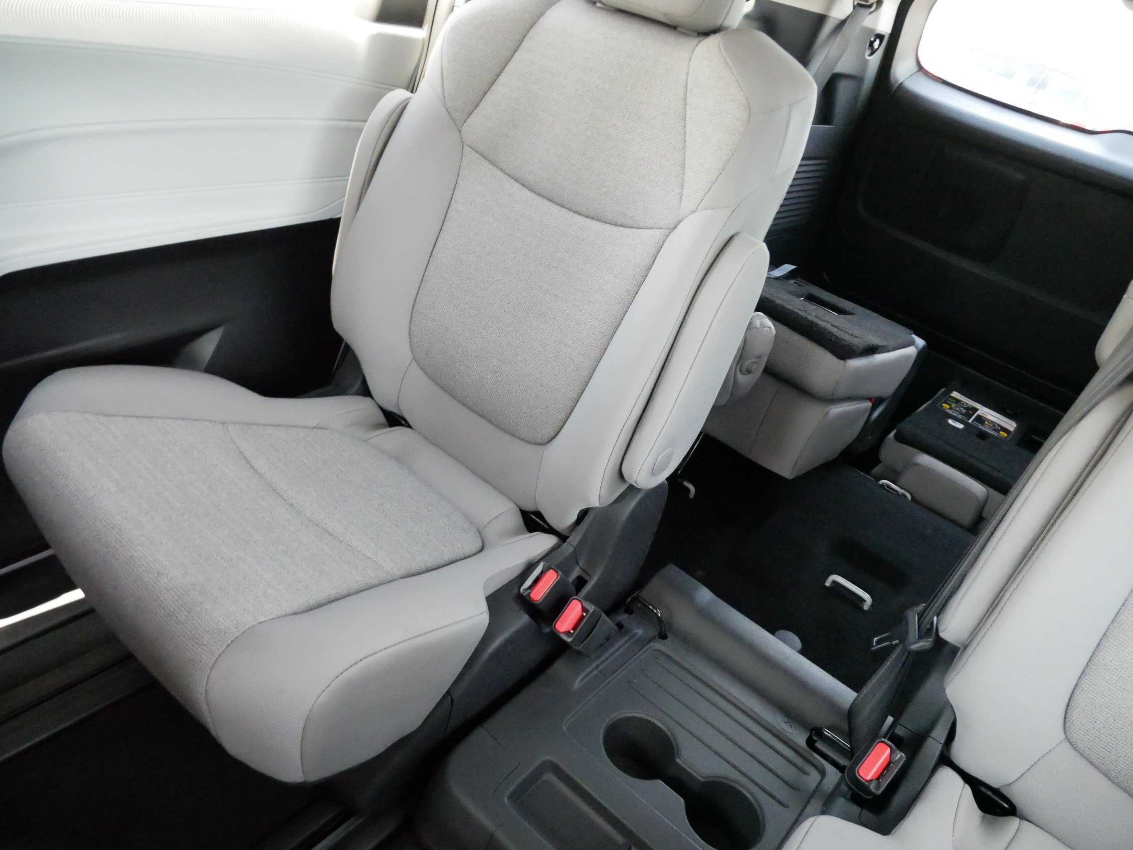 Certified 2026 Toyota Sienna LE FWD image 12