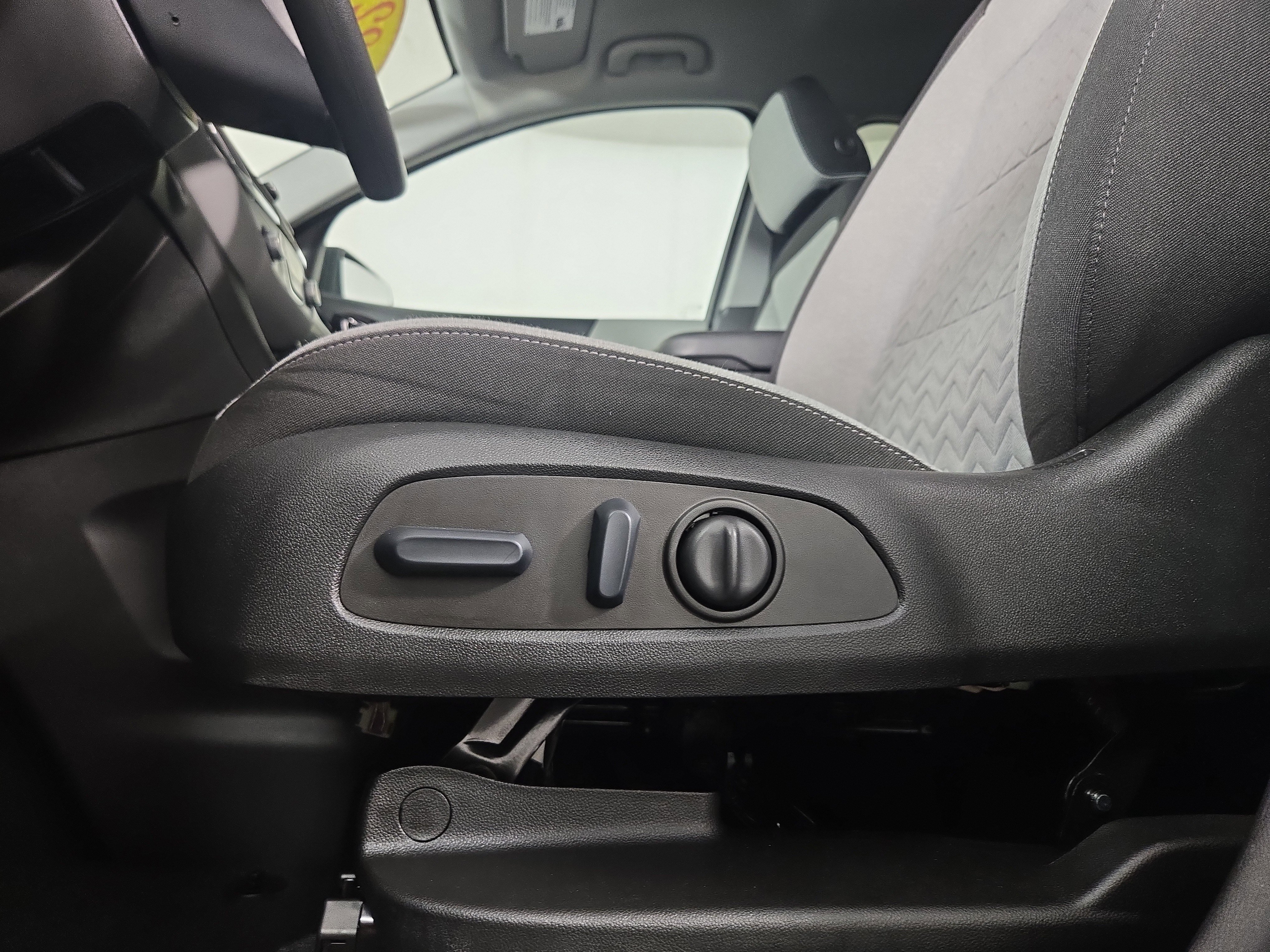 Used 2022 Chevrolet Equinox LS w/ LS Convenience Package image 28