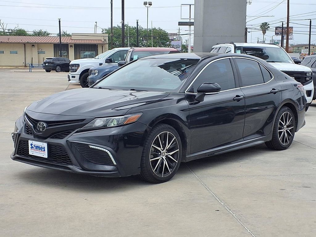 Used 2022 Toyota Camry SE FWD image 4