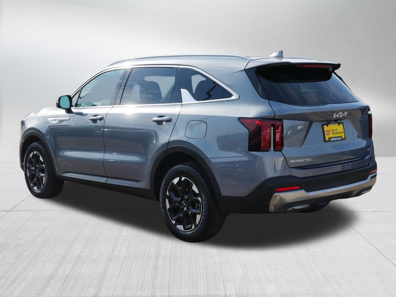 Certified 2025 Kia Sorento S w/ Panoramic Sunroof Package image 5