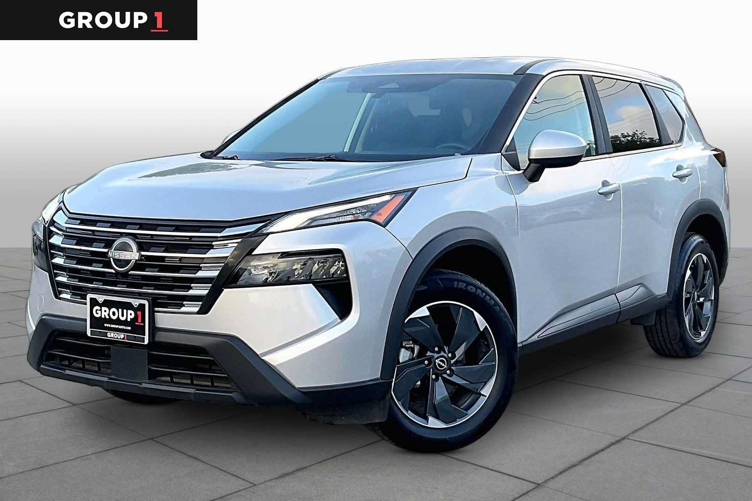 Used 2025 Nissan Rogue SV AWD/4WD image 1