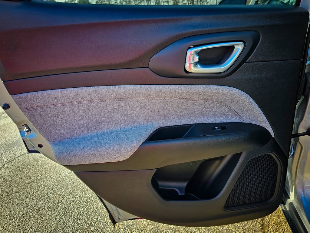 Used 2024 Jeep Compass Latitude image 28