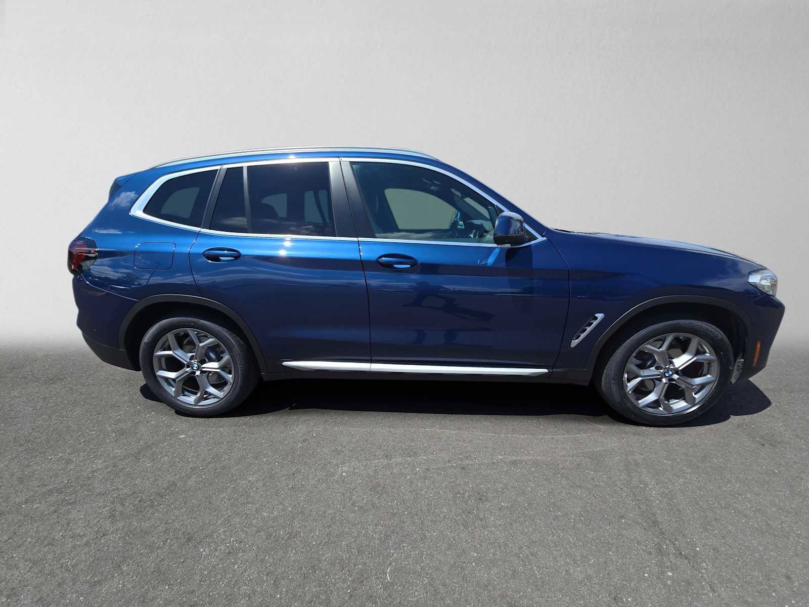 Used 2024 BMW X3 xDrive30i AWD/4WD image 2