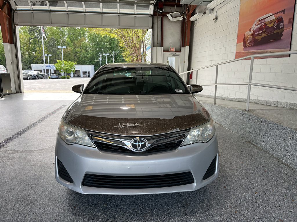 Used 2014 Toyota Camry LE FWD image 2