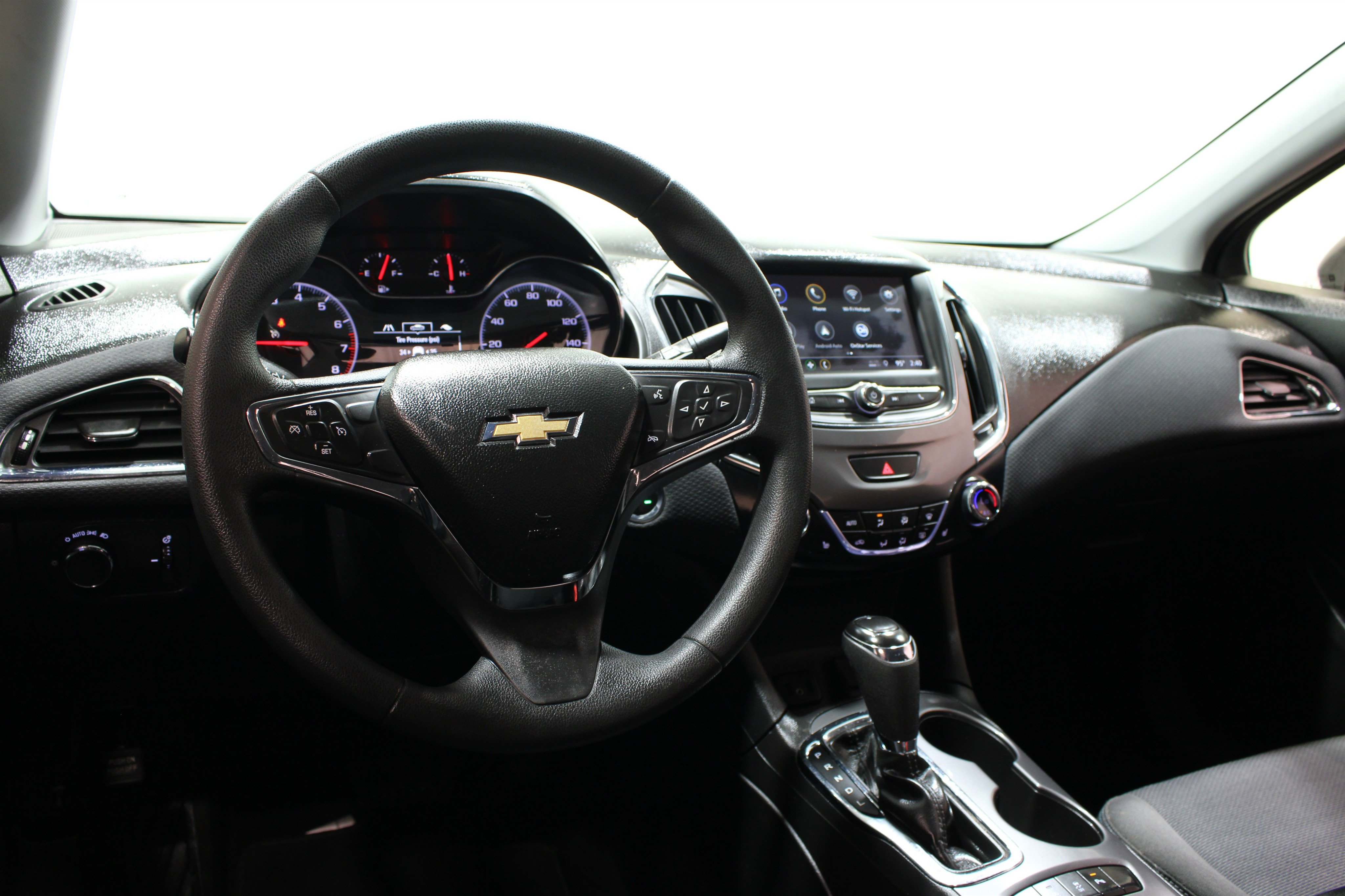 Used 2019 Chevrolet Cruze LT w/ Convenience Package FWD image 2