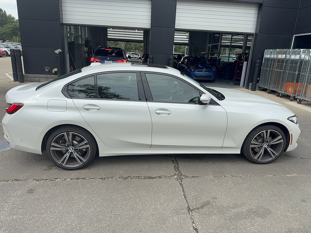 Used 2023 BMW 330i xDrive Sedan w/ Premium Package AWD/4WD image 4
