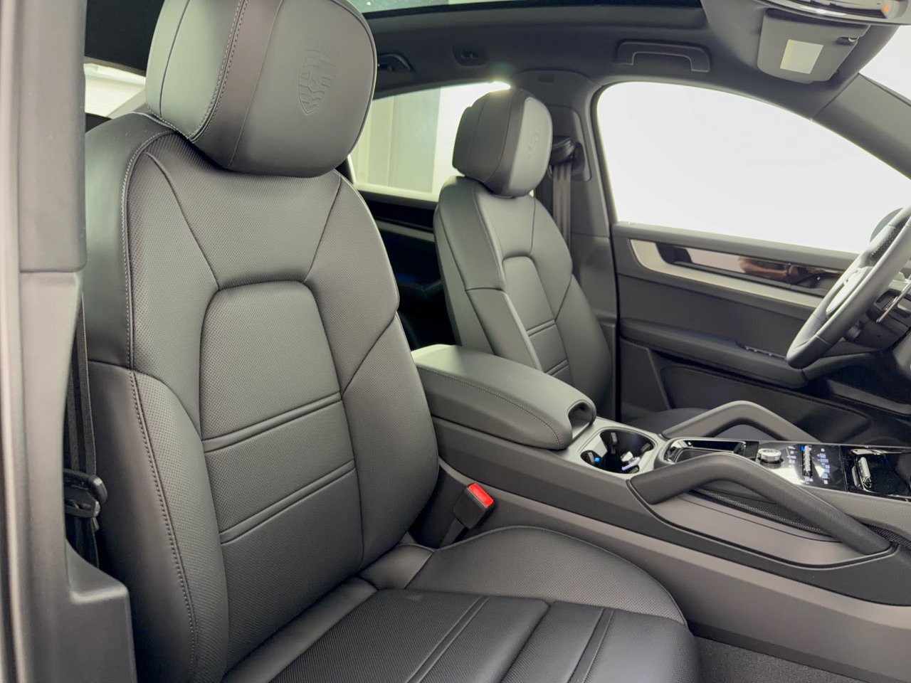 New 2026 Porsche Cayenne Coupe AWD/4WD image 30