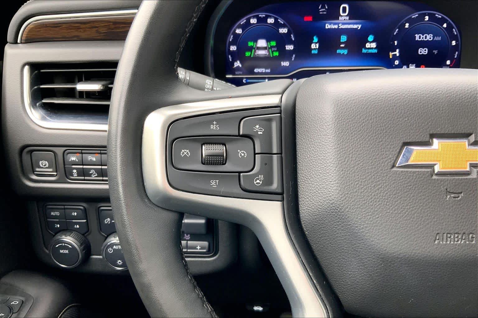 Used 2024 Chevrolet Suburban Premier w/ Premium Package AWD/4WD image 24
