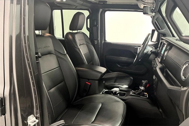 Used 2022 Jeep Wrangler Unlimited Sahara w/ Cold Weather Group image 30