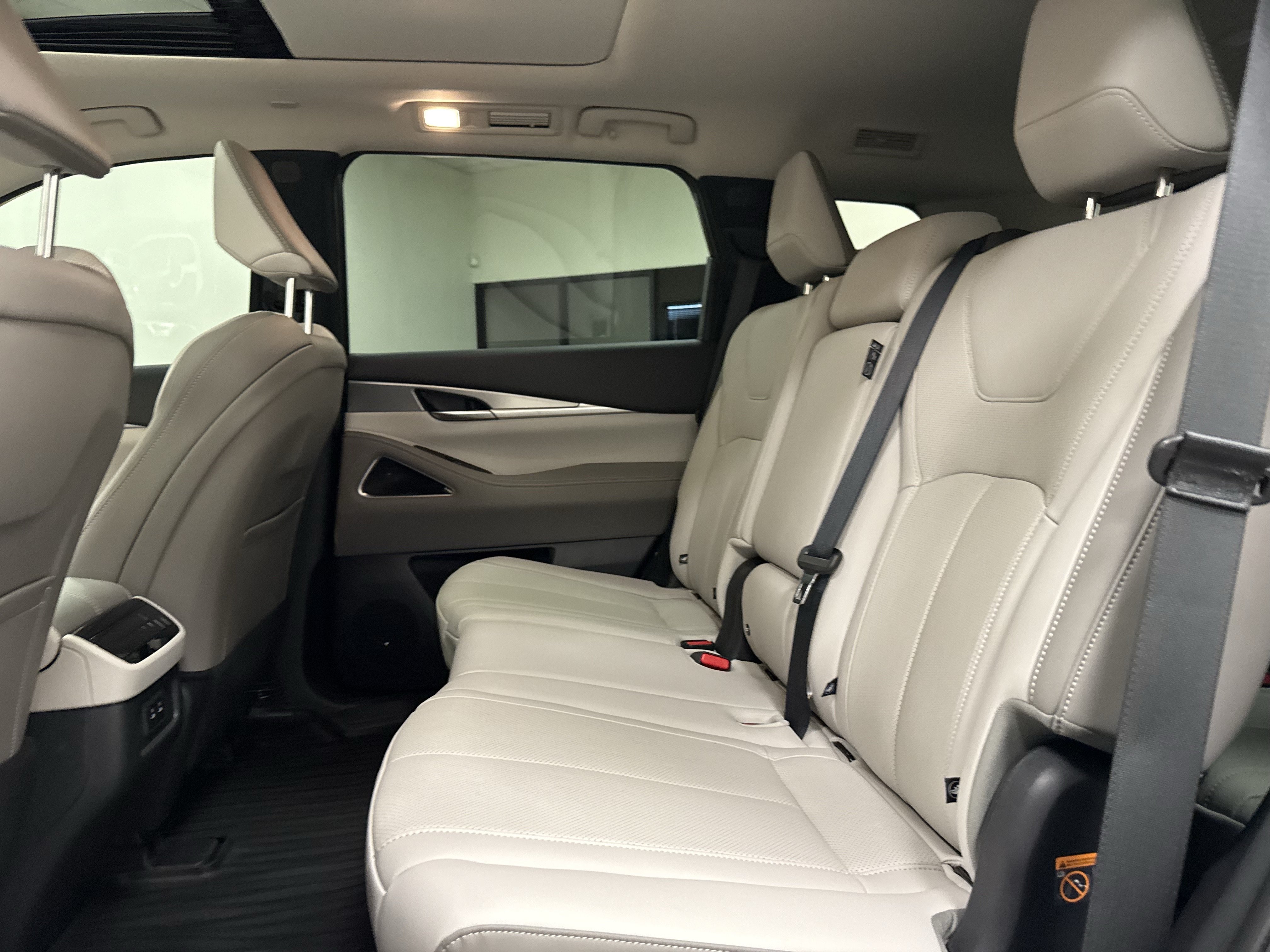 Certified 2027 INFINITI QX60 Luxe w/ Cargo Package FWD image 15