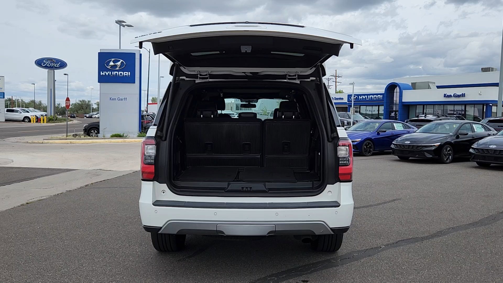 Used 2020 Ford Expedition Limited w/ Equipment Group 302A AWD/4WD image 18