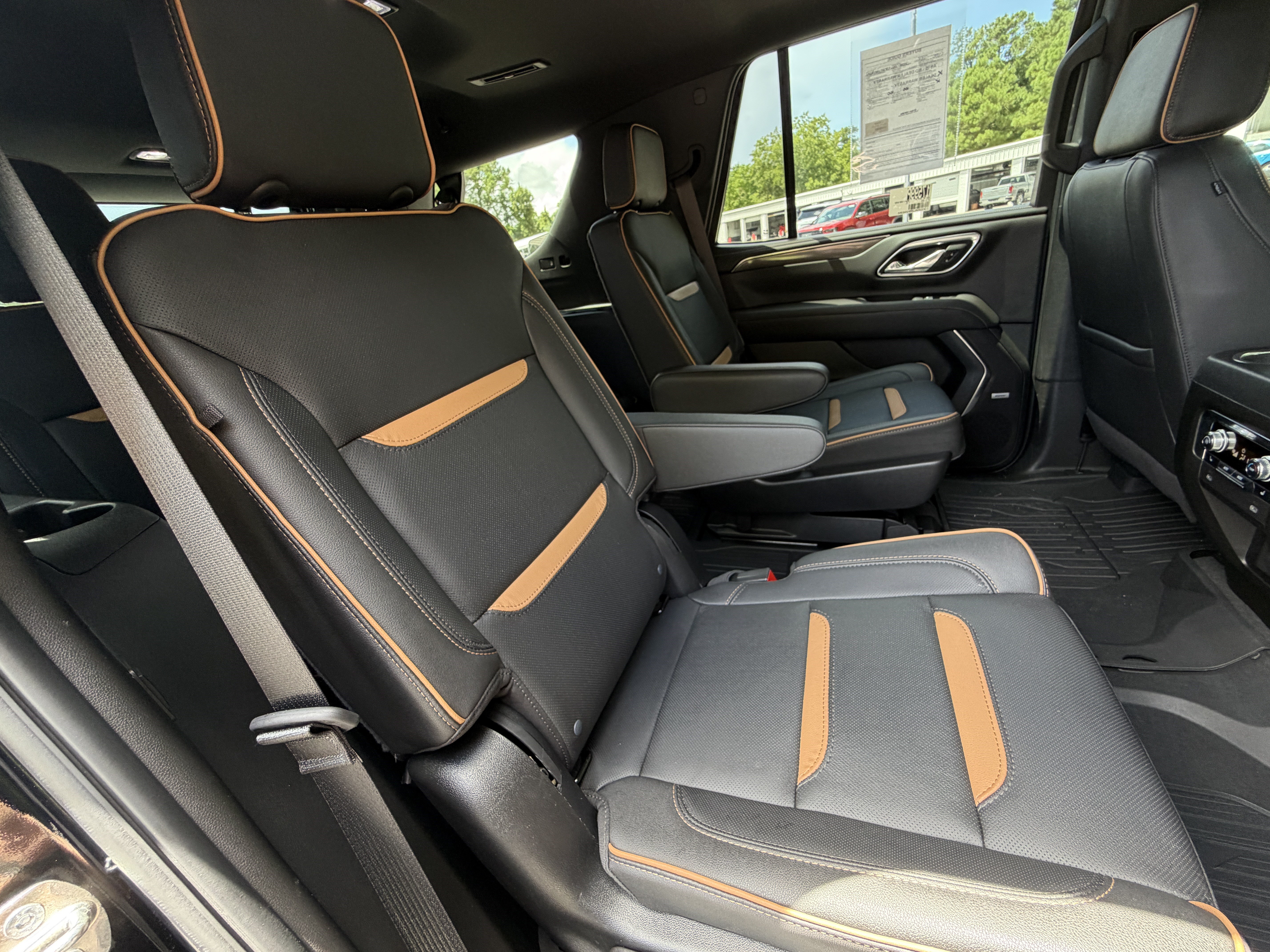 Used 2024 GMC Yukon AT4 w/ AT4 Premium Plus Package AWD/4WD image 21